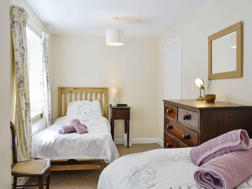 Light and airy twin bedroom | Ty Newydd y Graig, Tremeirchion, near St. Asaph