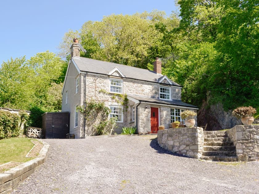 Outstanding holiday home | Ty Newydd y Graig, Tremeirchion, near St. Asaph