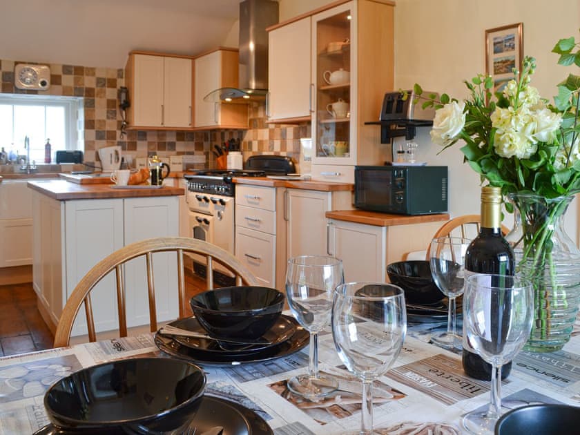 Kitchen with dining area | Tyn Lon, Moelfre, near Benllech