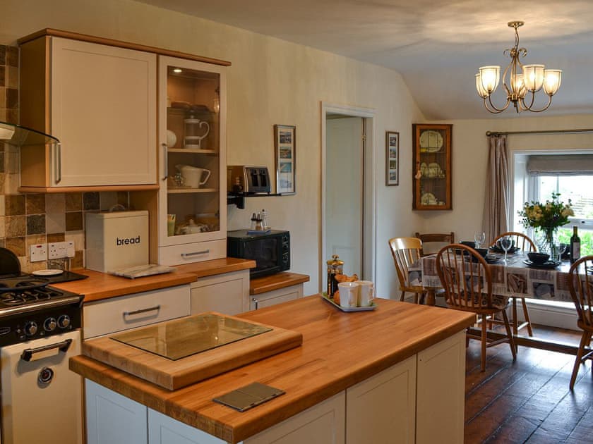 Kitchen with dining area | Tyn Lon, Moelfre, near Benllech