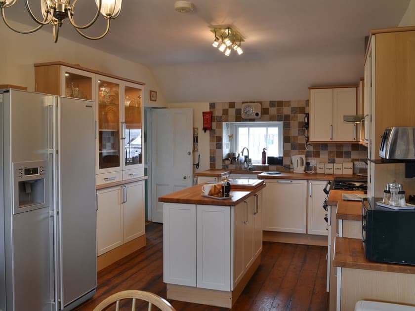 Kitchen with dining area | Tyn Lon, Moelfre, near Benllech