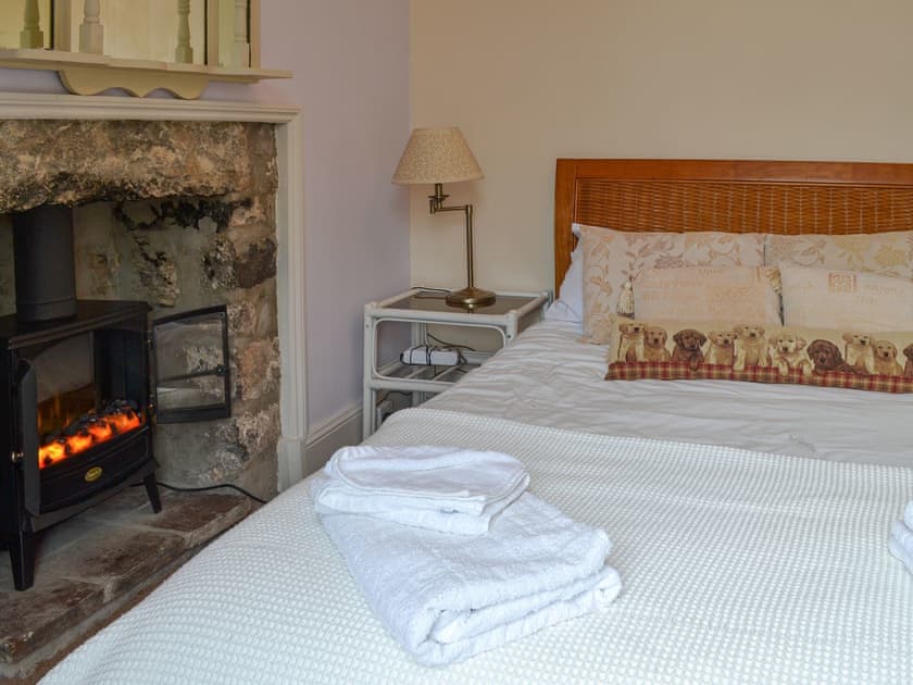 Double bedroom | Tyn Lon, Moelfre, near Benllech