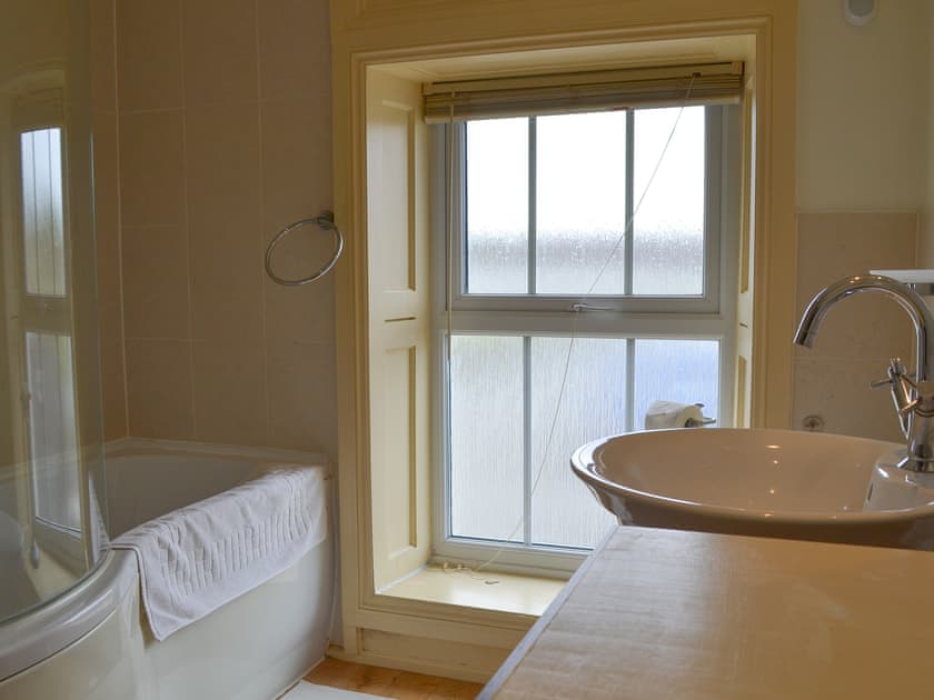 En suite bathroom  | Tyn Lon, Moelfre, near Benllech