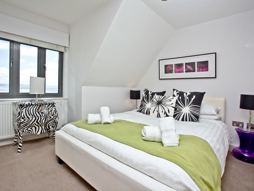 Relaxing en-suite double bedroom | 12 Ocean Point Penthouse - Ocean Point, Saunton