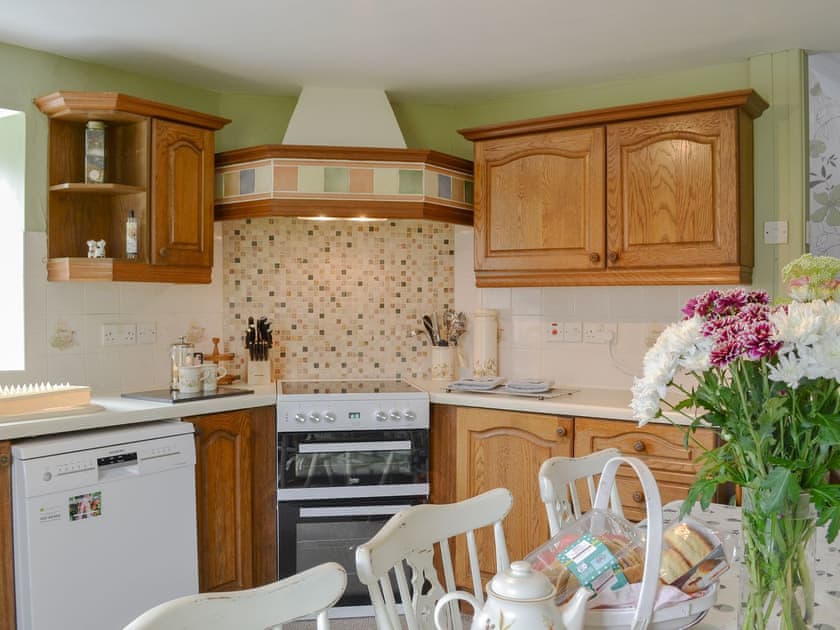 Well equipped kitchen/ dining room | Greenpastures, Patchacott, near Okehampton