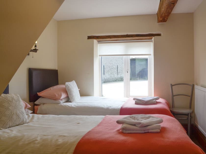 Comfortable twin bedroom | Woodland View - Cefncoedbach Farm, Sarnau, near Brecon