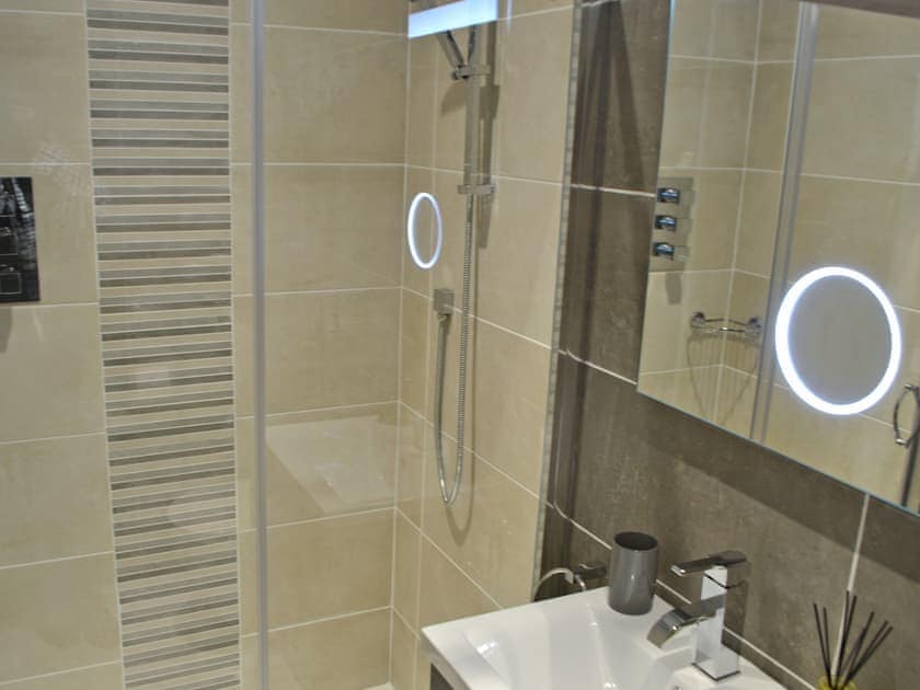 En-suite | Angle Tarn Cottage, Ambleside
