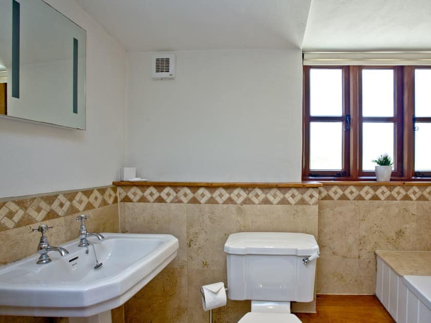 Family bathroom | The Smithy - Park Mill Farm, Chulmleigh