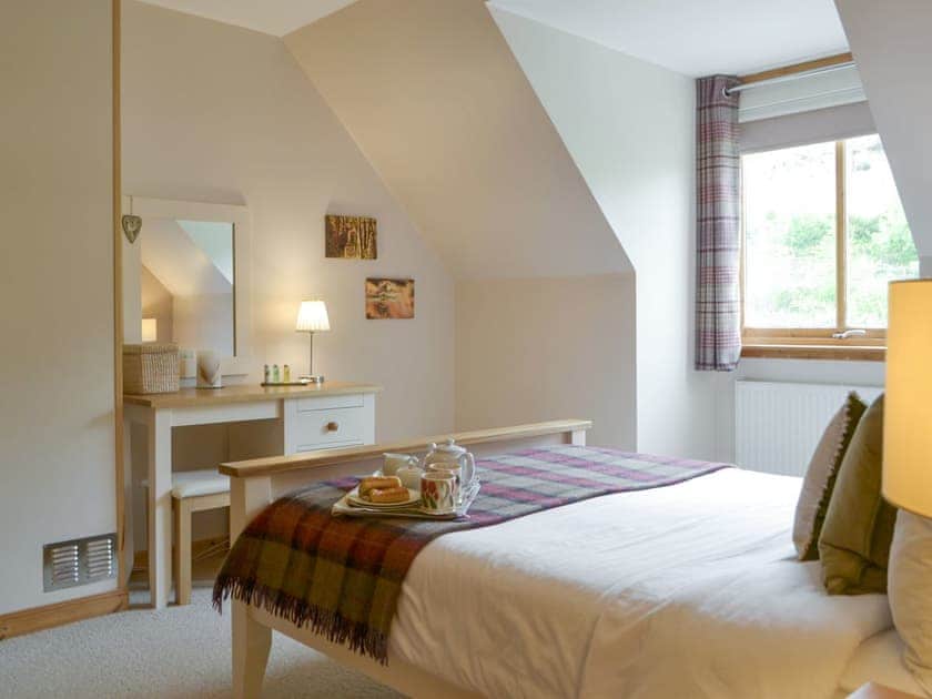 Peaceful double bedroom | Zeezicht, Wester Alligin, near Torridon