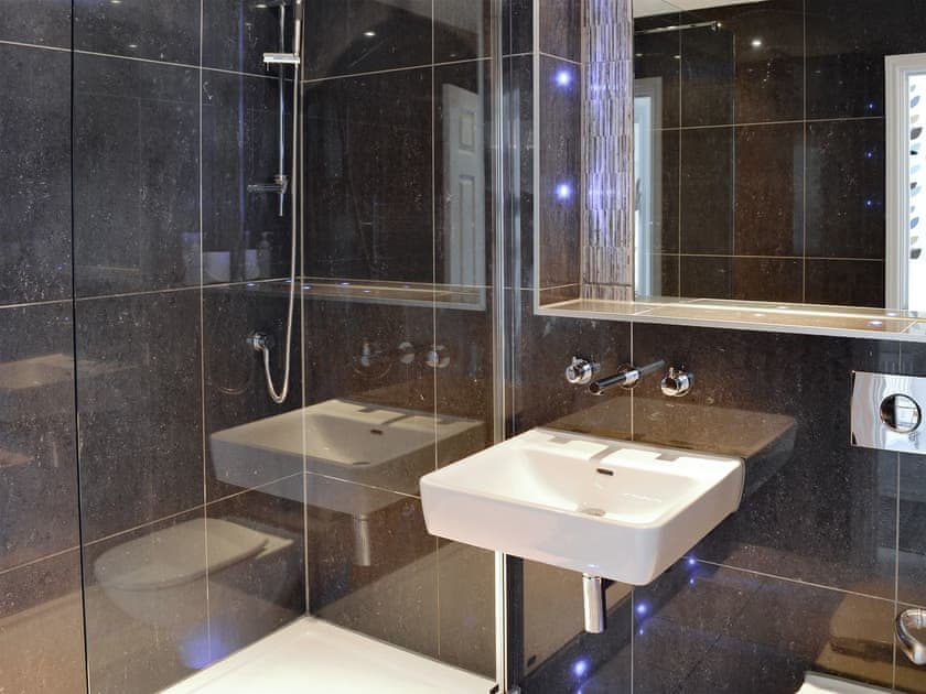 Modern shower room | Bay Blue - Bezant Apartments, Newquay