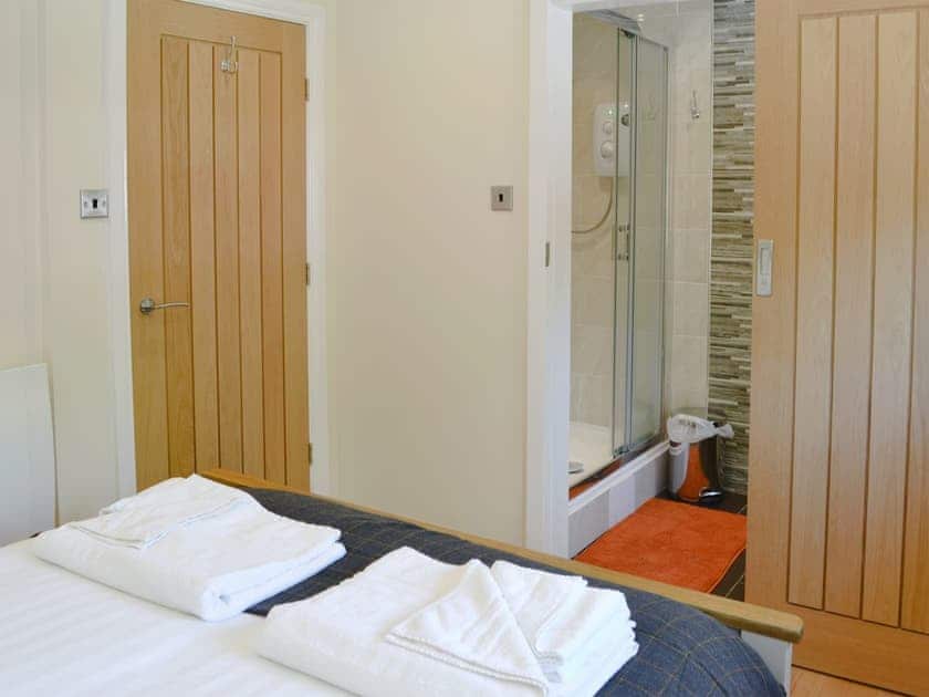 Double bedroom with en-suite | Maple Lodge, Otterburn, near Bellingham