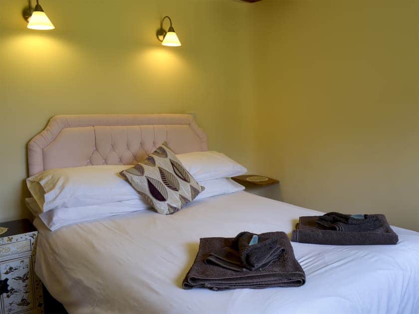 Double bedroom | Shepherd’s Cottage - Bings Farm, Whaley Bridge near Buxton