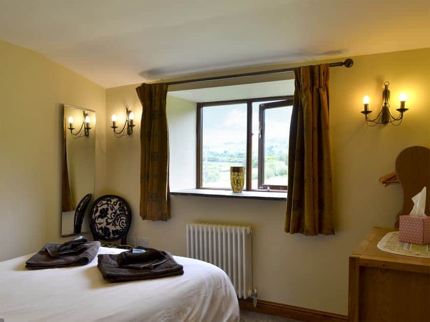 Double bedroom | Shepherd’s Cottage - Bings Farm, Whaley Bridge near Buxton