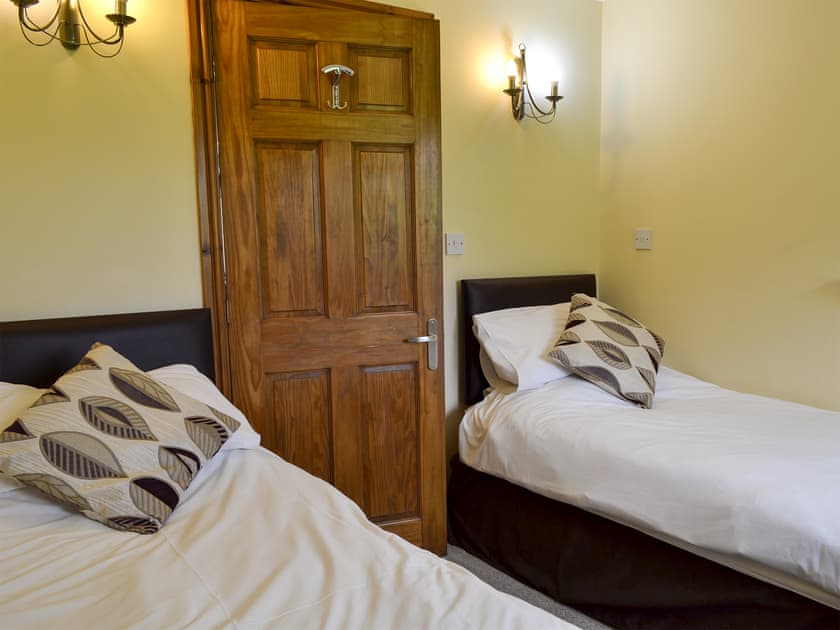 Twin bedroom | Shepherd’s Cottage - Bings Farm, Whaley Bridge near Buxton