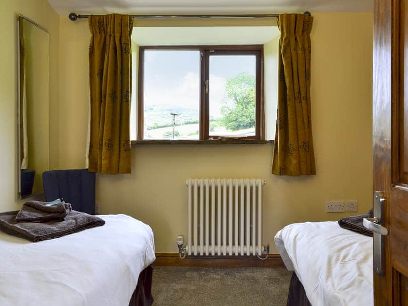 Twin bedroom | Shepherd’s Cottage - Bings Farm, Whaley Bridge near Buxton