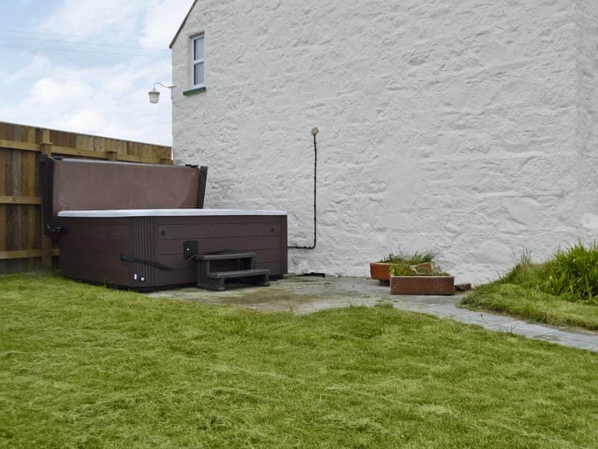 Wonderful hot tub in garden | Culquhasen, Newton Stewart, near Stranraer
