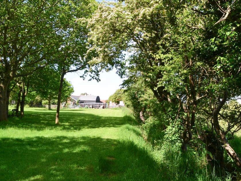 Shared gardens and grounds | Oak View Loft - Stone House Farm, Lessingham, near Stalham