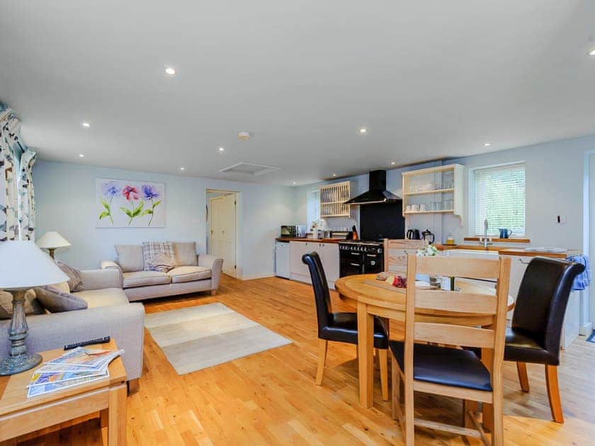 Lovely open plan living area | Coachman’s Cottage - Yaxley Manor Cottages, Yaxley near Eye
