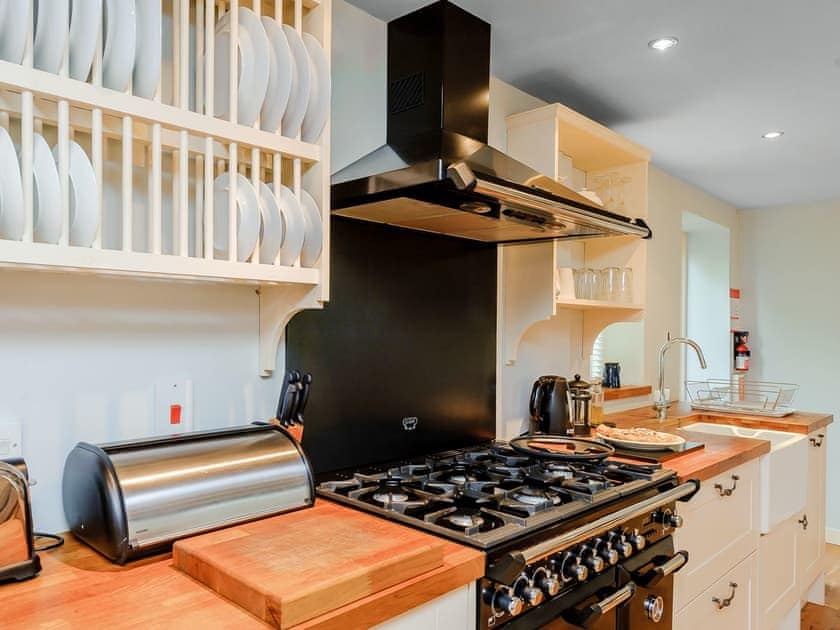 Lovely kitchen area | Coachman’s Cottage - Yaxley Manor Cottages, Yaxley near Eye
