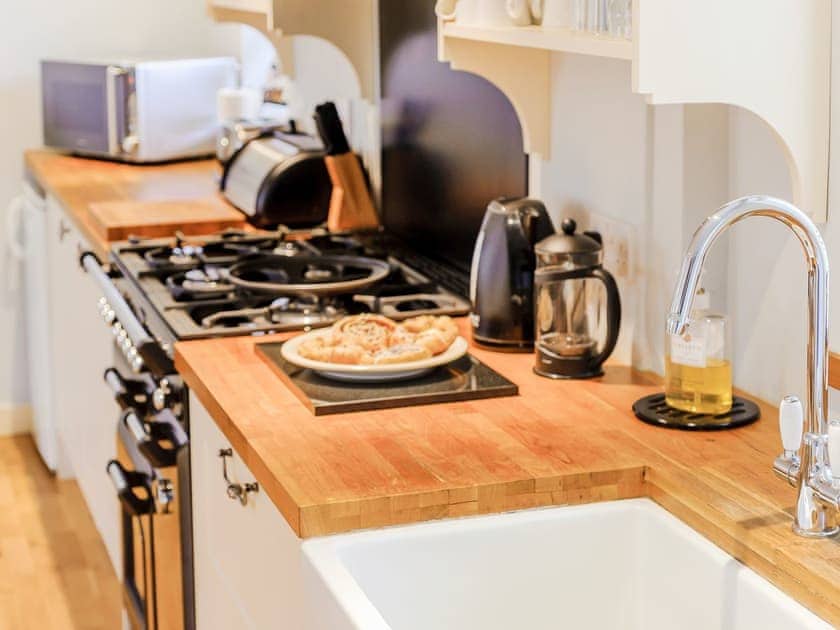 Lovely kitchen area | Coachman’s Cottage - Yaxley Manor Cottages, Yaxley near Eye