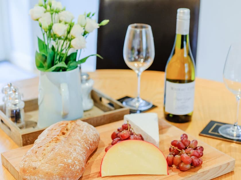 Charming dining table and chairs | Coachman’s Cottage - Yaxley Manor Cottages, Yaxley near Eye