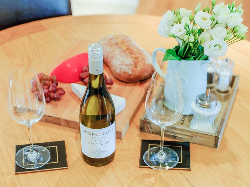 Relaxing dining area | Coachman’s Cottage - Yaxley Manor Cottages, Yaxley near Eye