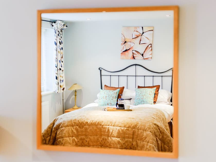 Delightful decorative touches | Coachman’s Cottage - Yaxley Manor Cottages, Yaxley near Eye