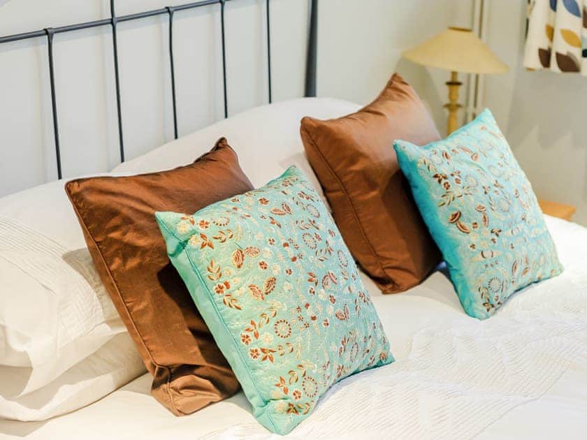 Comfortable and relaxing bedroom | Coachman’s Cottage - Yaxley Manor Cottages, Yaxley near Eye