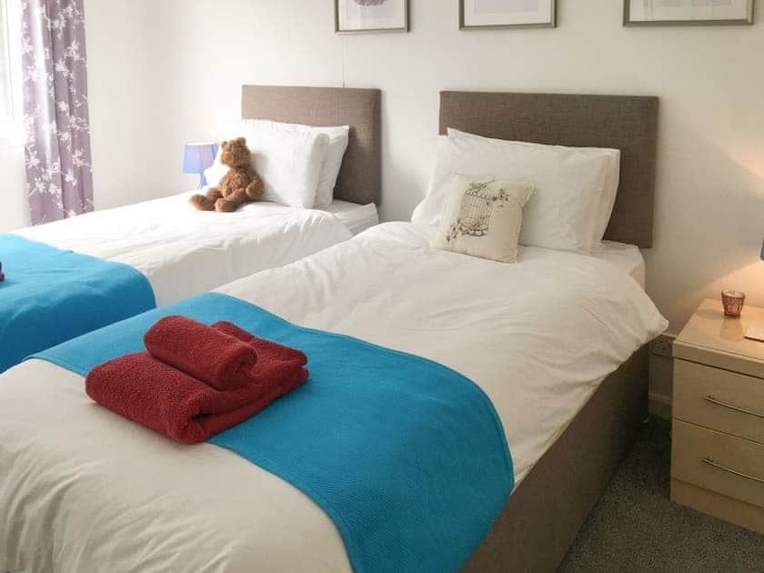 Twin/King bedroom with additional guest bed | Devana Croft, Tarbert