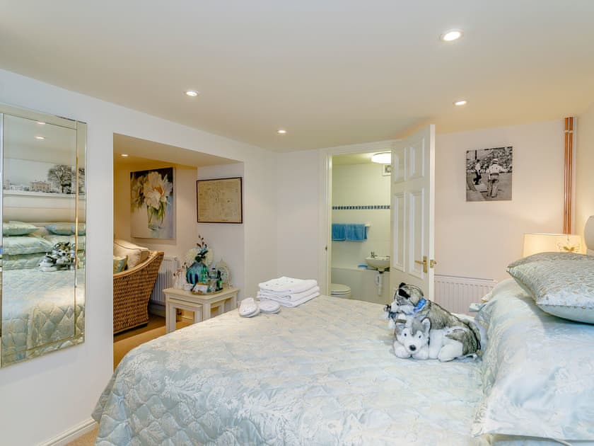 Double bedroom | The Gatehouse - The Chantry, Dronfield, near Chesterfield