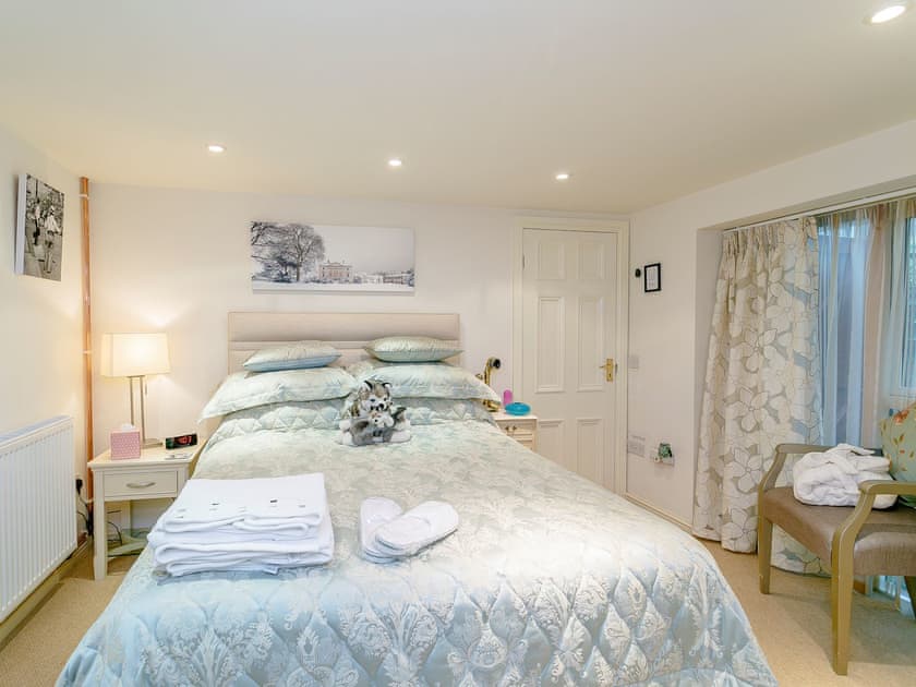 Double bedroom | The Gatehouse - The Chantry, Dronfield, near Chesterfield