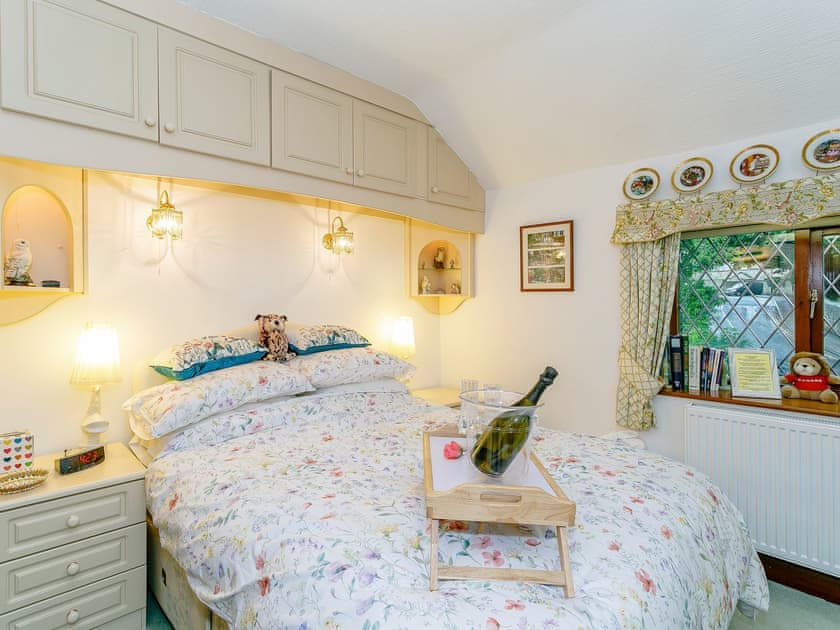 Double bedroom | The Gatehouse - The Chantry, Dronfield, near Chesterfield
