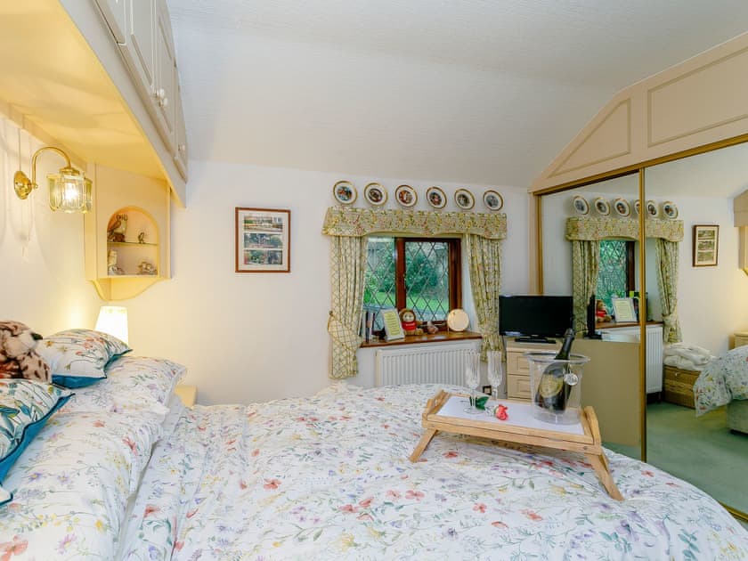 Double bedroom | The Gatehouse - The Chantry, Dronfield, near Chesterfield