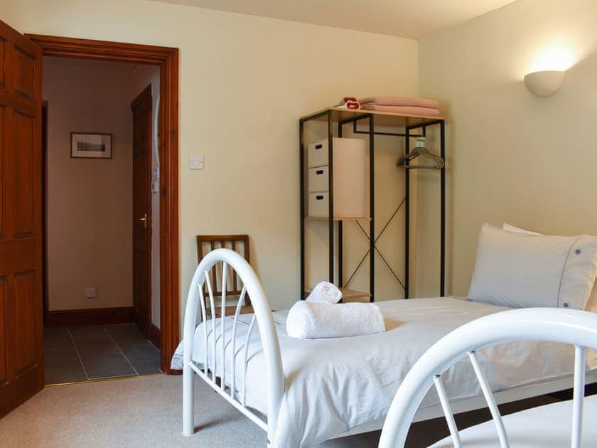 Airy twin bedroom | Yew Tree Farm, Low Newton