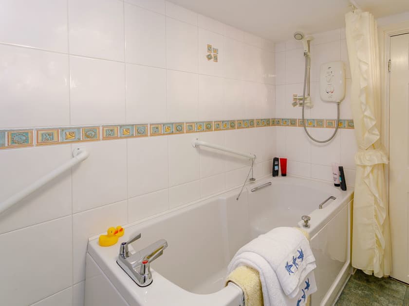 Bathroom | The Garden House - The Chantry, Dronfield, near Chesterfield