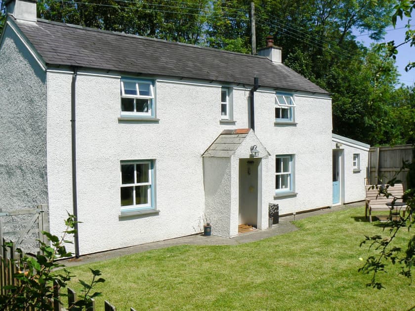 Delightful whitewashed Welsh cottage | Woodlands Cottage, Hook, near Haverfordwest
