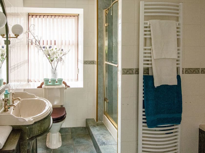 Bathroom | Middle Lodge, Near Mintlaw