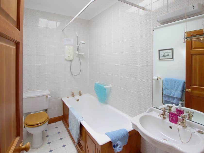 Bathroom | Conheath Gatelodge - Conheath Cottages, Glencaple, Dumfries