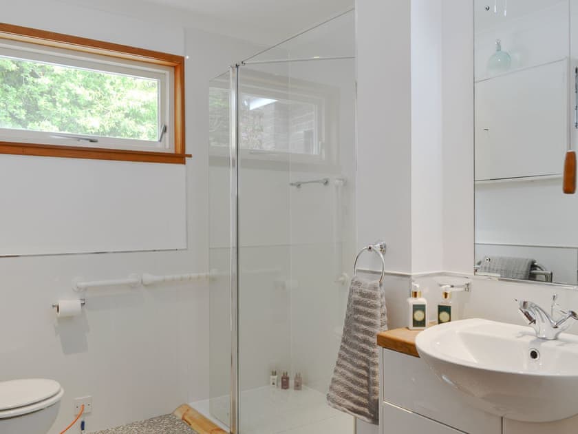 Well presented shower room | Dunyvaig, Colintraive, near Dunoon