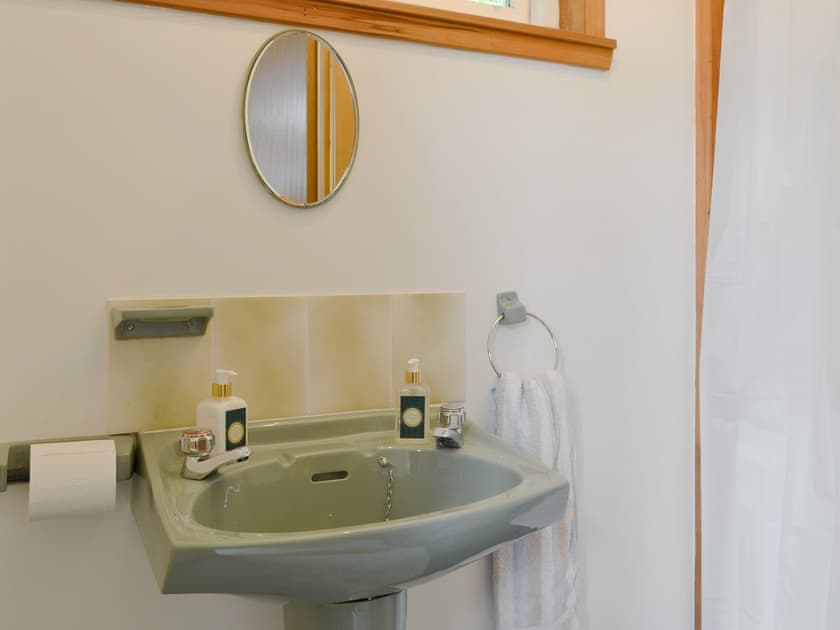 Shower room | Dunyvaig, Colintraive, near Dunoon