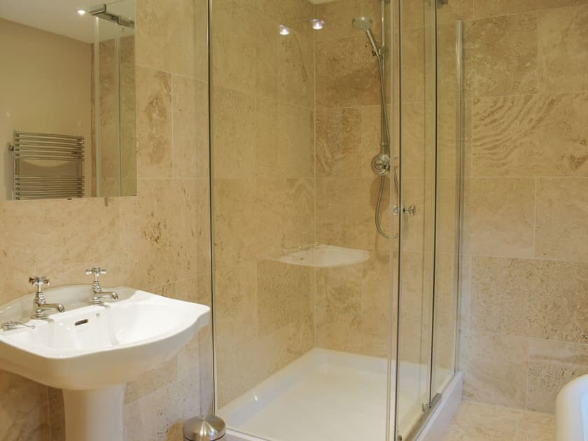 Well presented bathroom | The Oak, Newchurch, near Hay-on-Wye