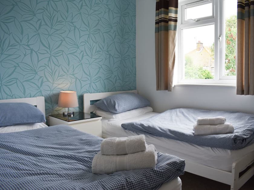 Twin bedroom | Mussel Cottage, Elmer