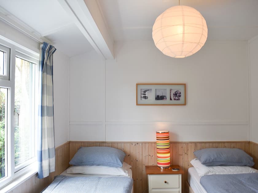 Pretty bedroom with twin beds | Cockle Cottage, Elmer, near Middleton on Sea
