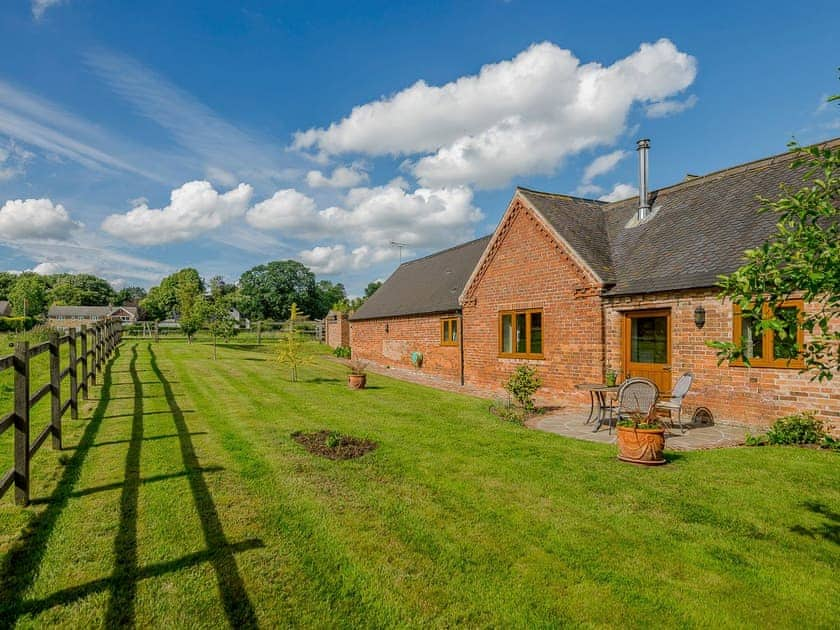 Superb, semi-detached barn conversion | Courtyard Lodge, Rufford, near Newark