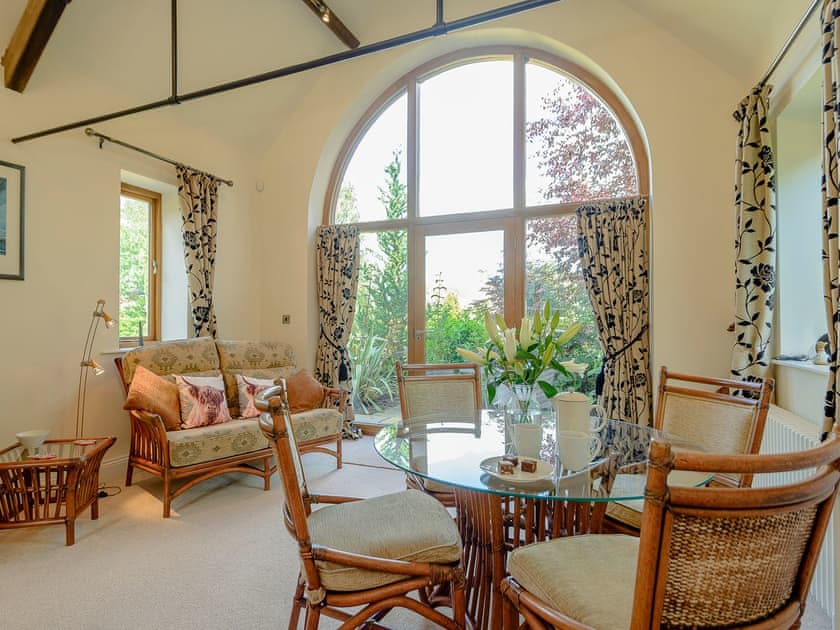 Luxurious living room with wood burner | Courtyard Lodge, Rufford, near Newark