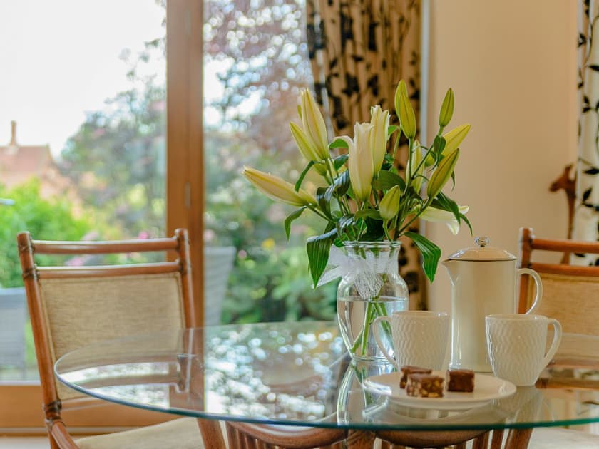 Luxurious living room with wood burner | Courtyard Lodge, Rufford, near Newark