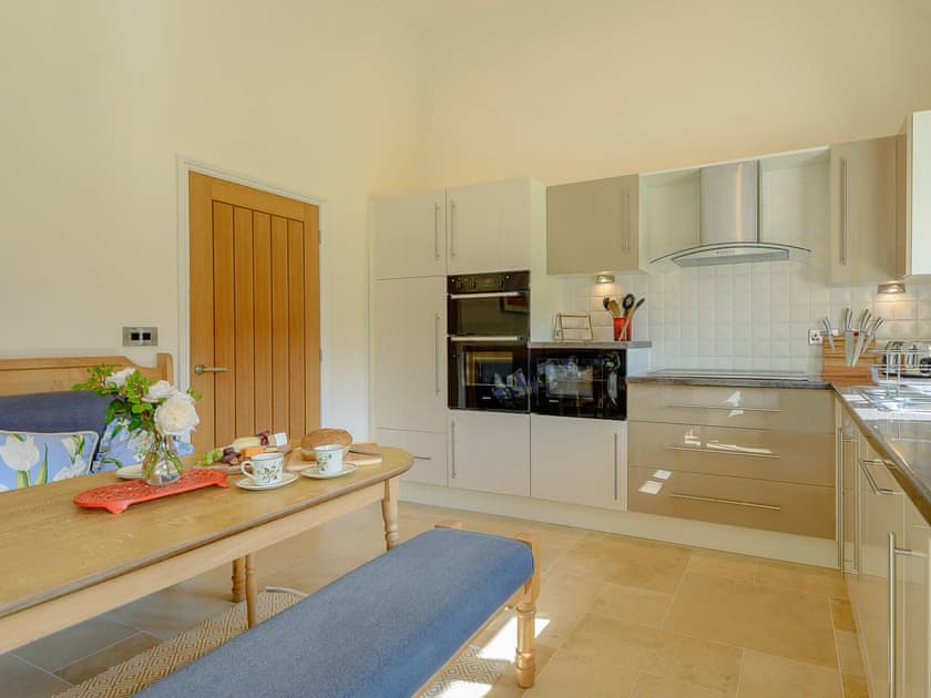 Light and airy kitchen | Courtyard Lodge, Rufford, near Newark