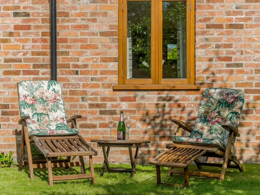 Peaceful sitting-out-area | Courtyard Lodge, Rufford, near Newark