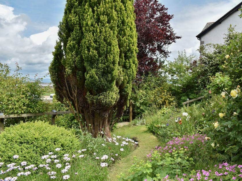Well kempt garden | Underhill Cottage, Arnside, near Grange-over-Sands