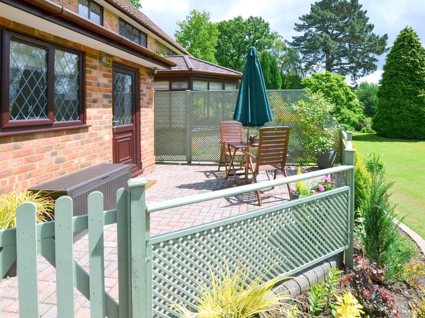 Outdoor area | Alice’s Lodge - New Forest Cottages, Picket Hill, near Ringwood